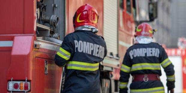 Un copil de șase ani s-a jucat cu o brichetă și a dat foc la casă