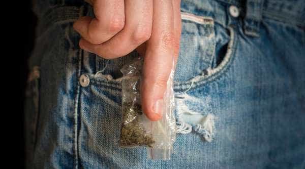 Până la 25 de ani de închisoare pentru cei care vând și consumă substanțe interzise