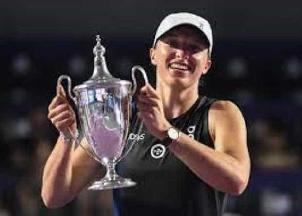 Jucătoarea de tenis Iga Swiatek a câştigat Turneul Campioanelor şi a revenit pe locul 1 mondial