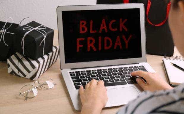 Topul achizițiilor făcute de români de Black Friday