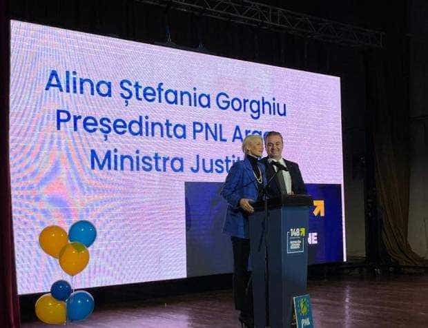 PNL şi-a lansat candidatul la Primăria Curtea de Argeş! Cosmin Petrescu, elogiat la scenă deschisă