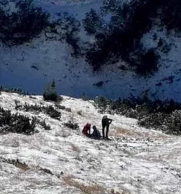 Un turist a făcut infarct pe munte. Elicopterul nu poate interveni din cauza vremii