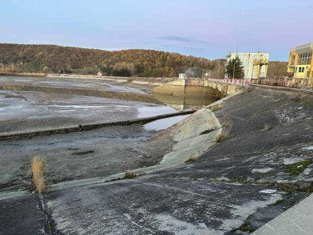 Imagini rare! Lacul de acumulare Bascov a fost golit. Care e motivul