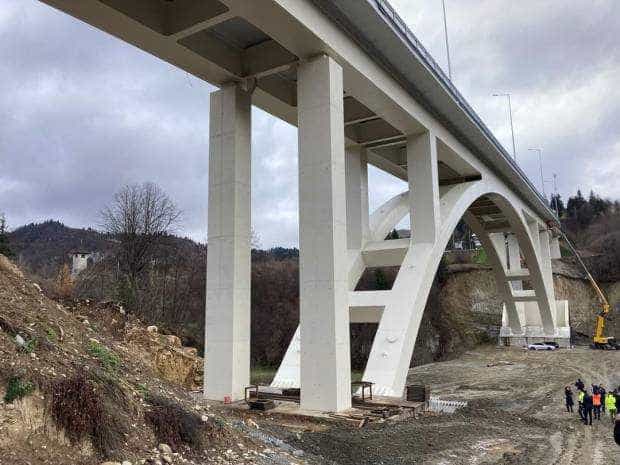 Cel mai lung pod în arc metalic din România va fi dat în folosință la Dâmbovicioara