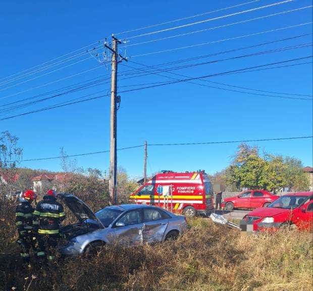 Accident la Moşoaia, în Argeş. O maşină a ieşit în decor