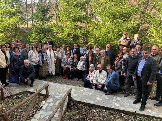 Folcloriștii argeșeni sărbătoresc semicentenarul la Podul Dâmboviței