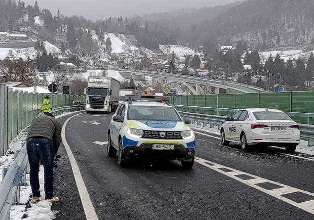 Se circulă pe noul pod de la Dâmbovicioara