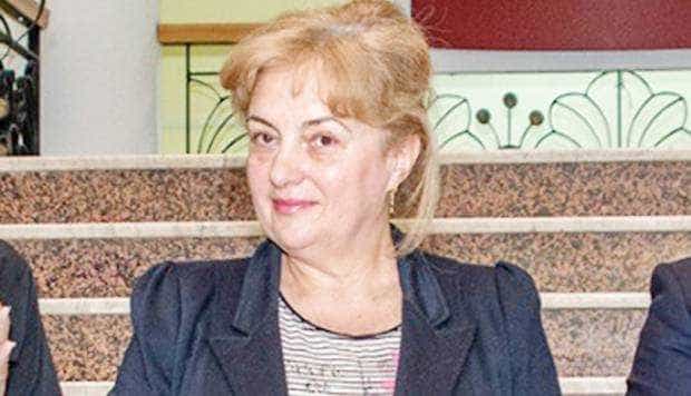 Mihaela Voinicu mai rămâne trei luni la şefia Bibliotecii Judeţene