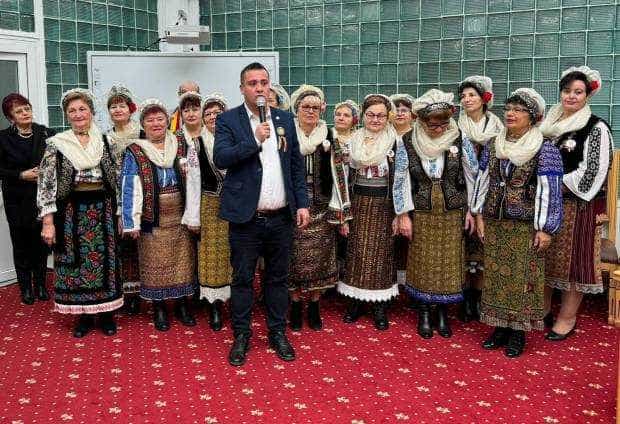 De Ziua României, 19 cupluri au fost premiate la Mioveni