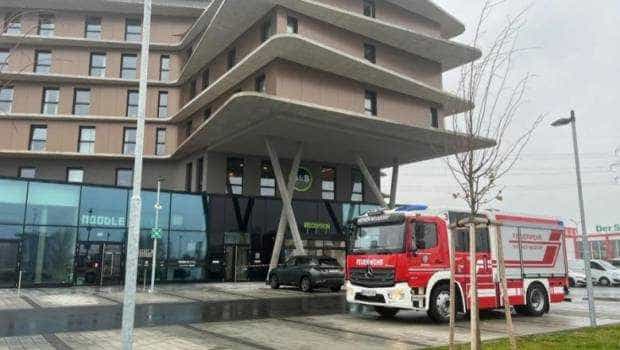 Un elev român plecat în excursie cu clasa în Austria a fost găsit mort în fața hotelului în care era cazat