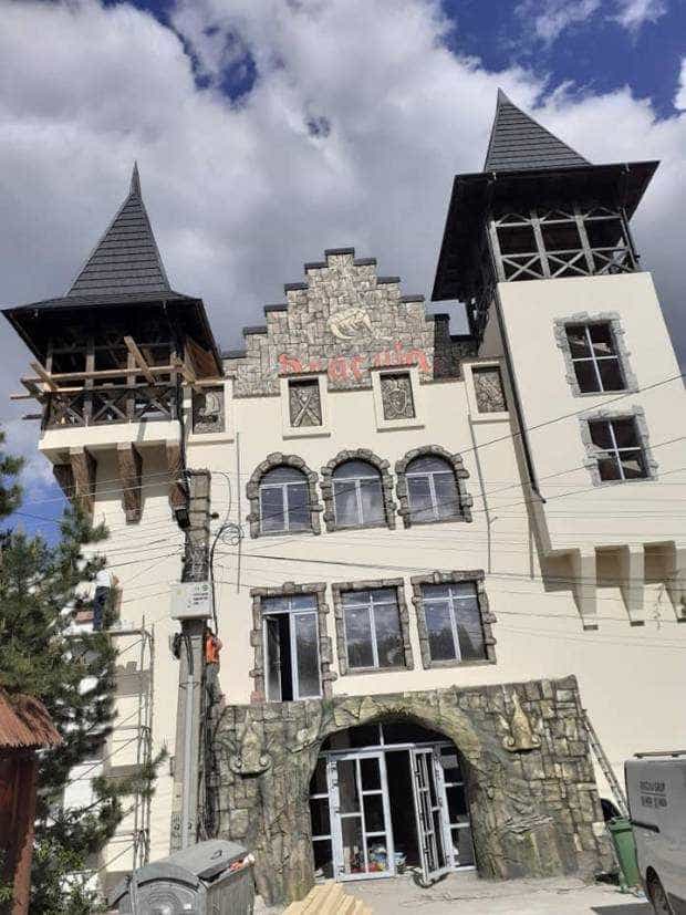 Castelul Dracula din comuna Arefu, inaugurat de Ziua Națională a României