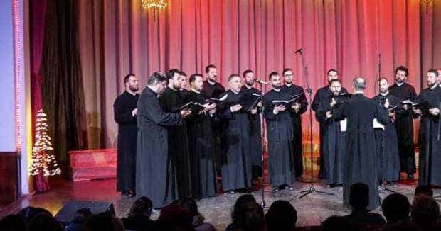 Concert de colinde. Preoții cântă pentru Spitalul de Pediatrie din Pitești