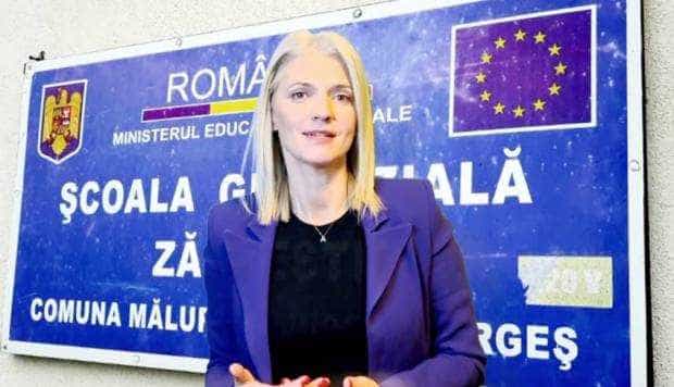 Alina Gorghiu: „Consiliul Judeţean Argeş nu mai poate rămâne sat fără câini!”