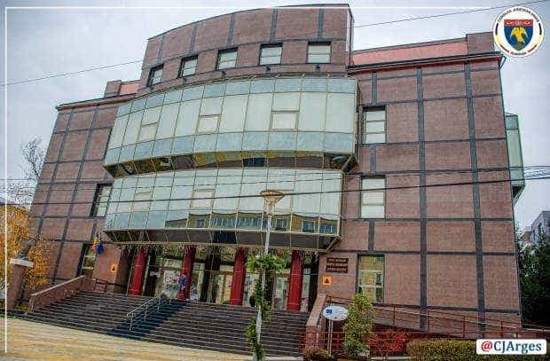 Biblioteca „Dinicu Golescu”, dată în folosință în urmă cu 20 de ani, va fi reabilitată
