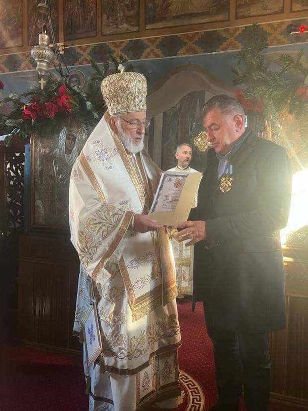 Primarul Cristian Gentea a primit o medalie de la IPS Calinic