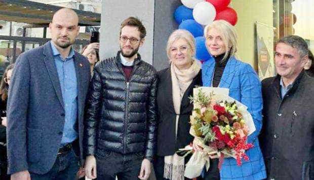 Soțul șefei de la Finanțele Publice Argeș s-a lăsat pe mâna specialiștilor de la clinica stomatologică a fiului