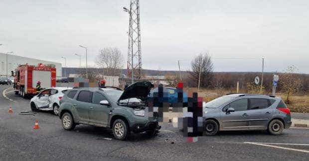 Accident la Mioveni, cu trei mașini și o rănită