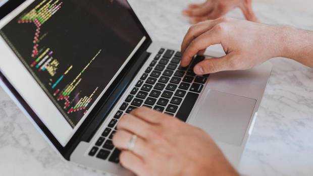 Românii, ultimii în UE la competențe digitale de bază