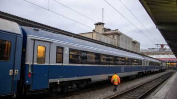 Un tânăr şi-a omorât câinele, pe peronul gării Grivița din București. A fost arestat preventiv