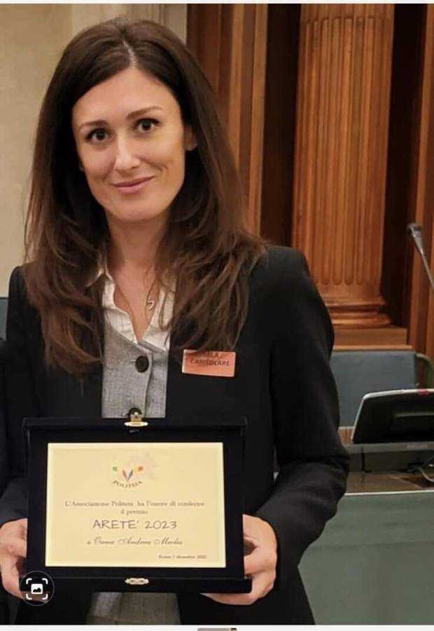 Este româncă prima judecătoare străină premiată de statul italian