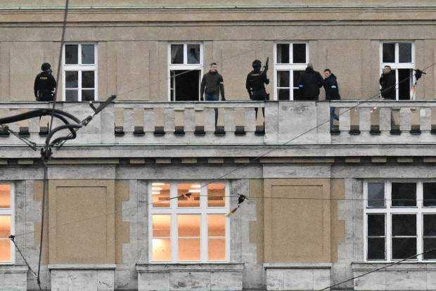 Atac armat la o universitate din Praga: 15 morți și 24 de răniți