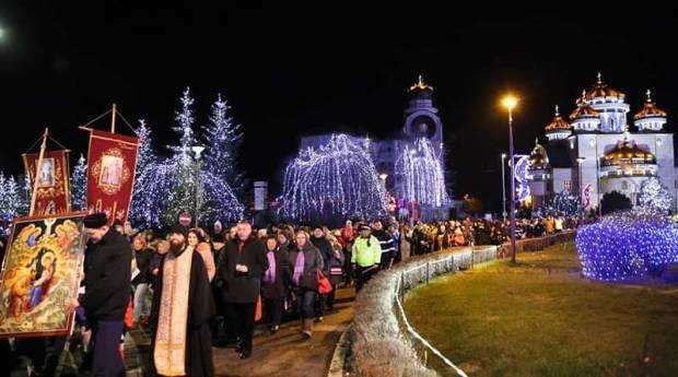 Tradiția se păstrează la Mioveni! Sute de colindători vor cânta în centrul orașului