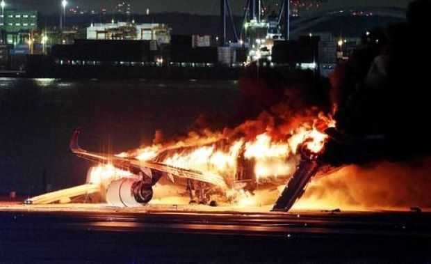 5 morţi, după ce un avion al Japan Airlines a luat foc pe pista aeroportului Haneda din Tokyo