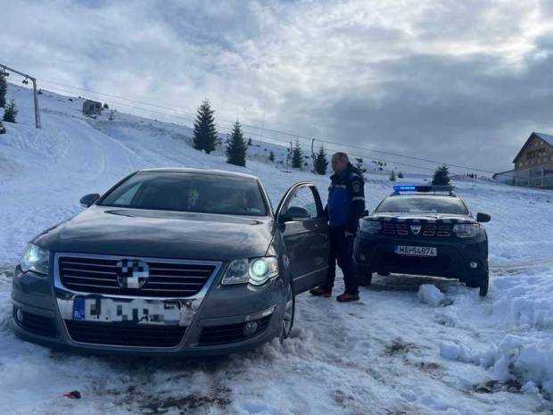 Un turist a traversat cu mașina două pârtii pentru a-și duce bagajul direct la hotel