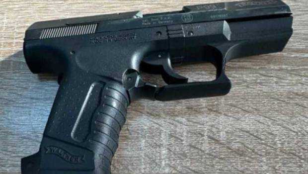 Pistol letal şi peste 20 de cartuşe, furate din locuința unui fost ofițer SRI. Poliţia îl caută pe hoț