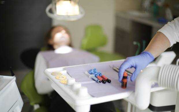 Fondurile alocate decontării serviciilor stomatologice scad cu 50% anul acesta