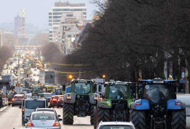 Protest masiv al fermierilor În Germania. Mii de tractoare şi camioane, așteptate la Poarta Brandenburg din Berlin