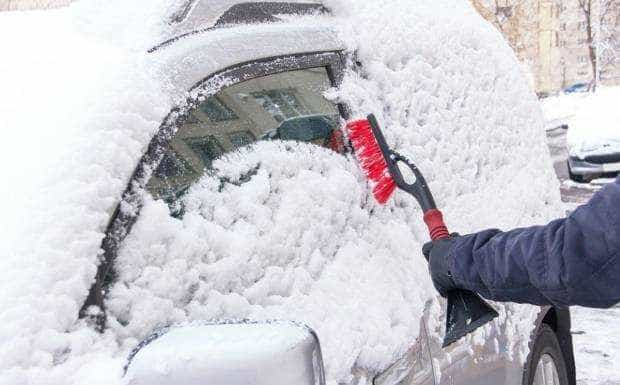 Amenda pe care o primesc șoferii care circulă cu maşina acoperită de zăpadă