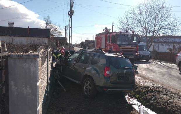 Două accidente în Argeș. O femeie, dusă la spital