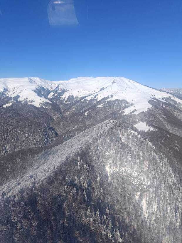 Doi ucraineni, salvaţi dintr-o zonă cu risc maxim de avalanşă în munţii Maramureşului