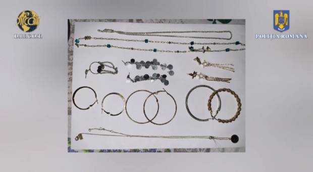 Case de amanet din Argeș și din țară, păcălite cu bijuterii false. Metoda folosită