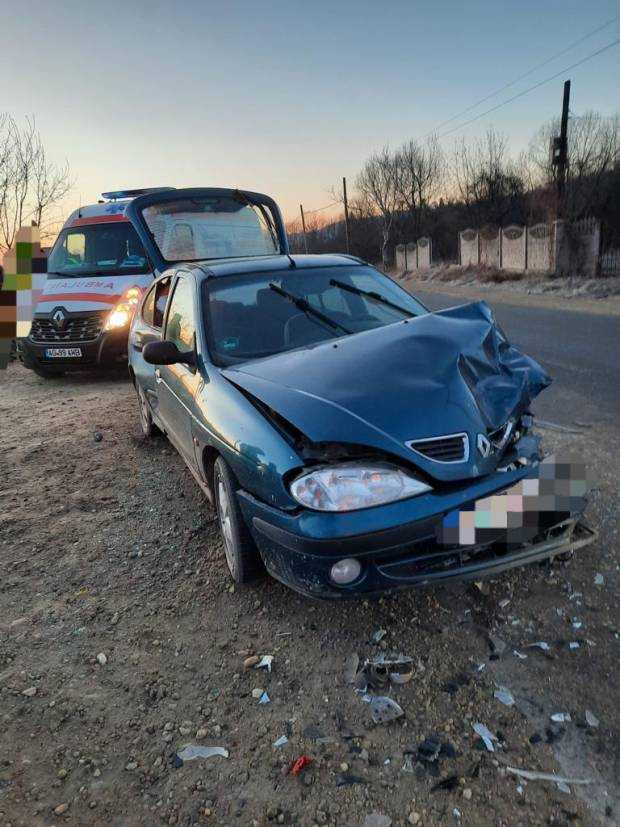Accident în Argeș. Doi răniți, duși cu SMURD-ul la spital