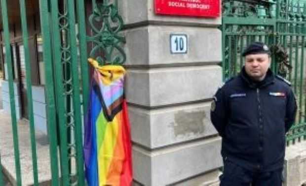 Zeci de protestatari LGBT au luat cu asalt sediul PSD din București