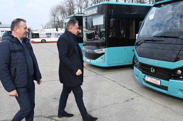 Opt autobuze noi vor circula în Moșoaia și Căteasca