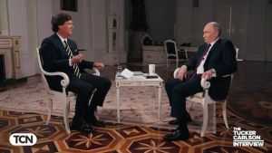 Vladimir Putin si Tucker Carlson