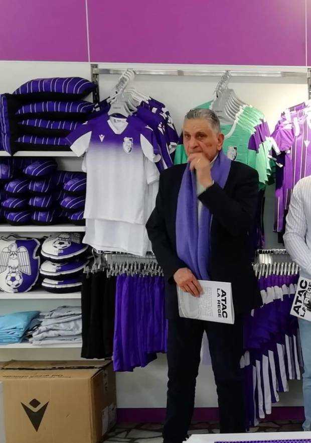 Vasile Stan a împlinit 79 de ani! FC Argeş nu şi-a uitat portarul de legendă