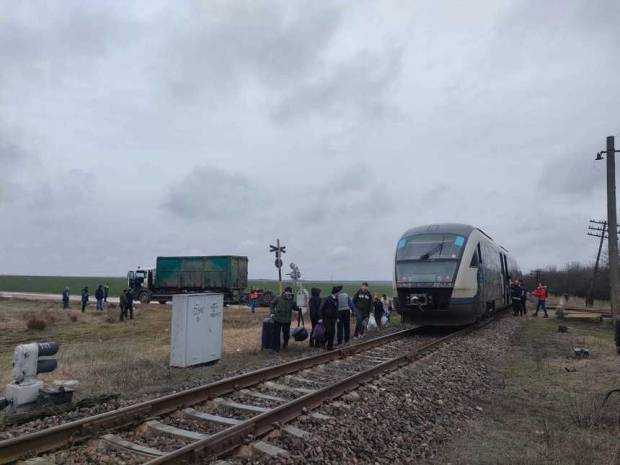 Un tren de pe ruta Craiova – Pitești a lovit un camion. În tren se aflau 50 de persoane