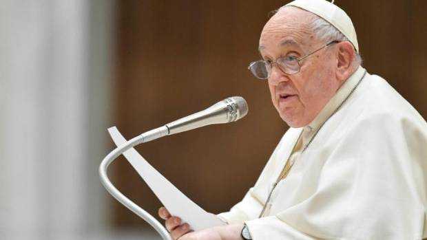 Papa Francisc și-a anulat toate vizitele din acest weekend din cauza unei probleme de sănătate