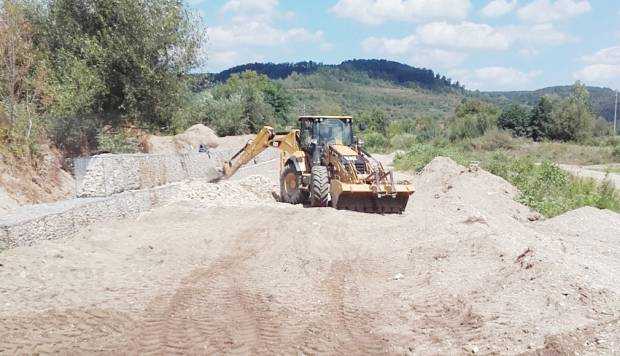 Încep lucrările pe pârâul Valea Caselor, în localitatea Dragoslavele