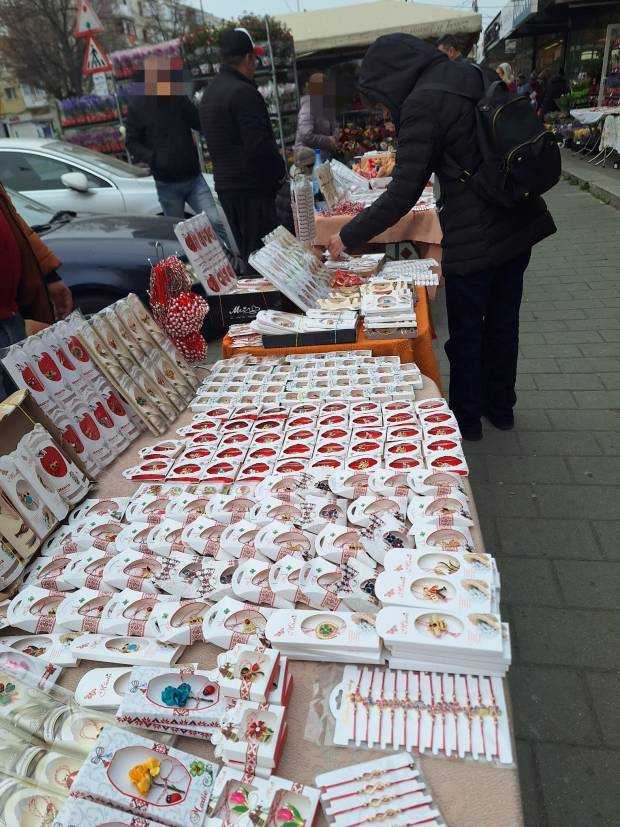 Amenzi între 1000 și 2000 lei pentru mărțișoare vândute ilegal