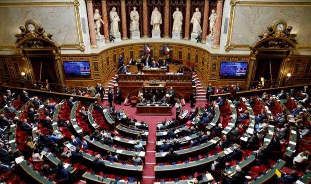 Senatul francez a votat pentru înscrierea dreptului la avort în Constituție