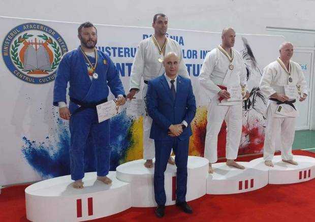 Doi pompieri argeșeni, pe podium la Campionatul de Judo al MAI