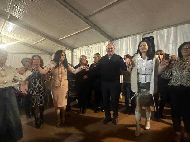 Ministrul Simona Bucura-Oprescu și Ion Mînzînă, președintele CJ Argeș, au sărbătorit 8 Martie alături de 600 de femei din Mărăcineni