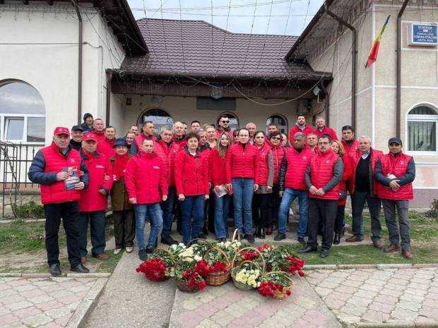 Echipa PSD Argeș, alături de oamenii din târgul de la Stâlpeni