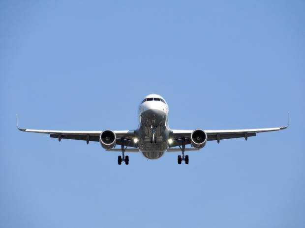 Un avion a aterizat de urgenţă la Bucureşti, după ce unui pasager i s-a făcut rău, însă acesta nu a mai putut fi salvat