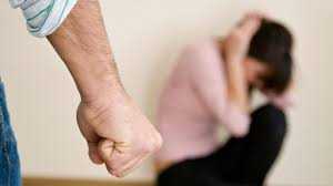 Sute de argeșence, victime ale violenței domestice